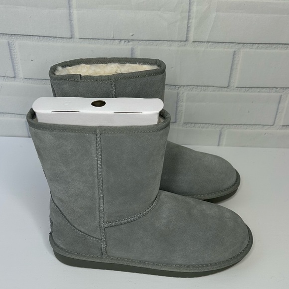 Koolaburra Grey suede Koola Boots size 5 Kids - Picture 5 of 8